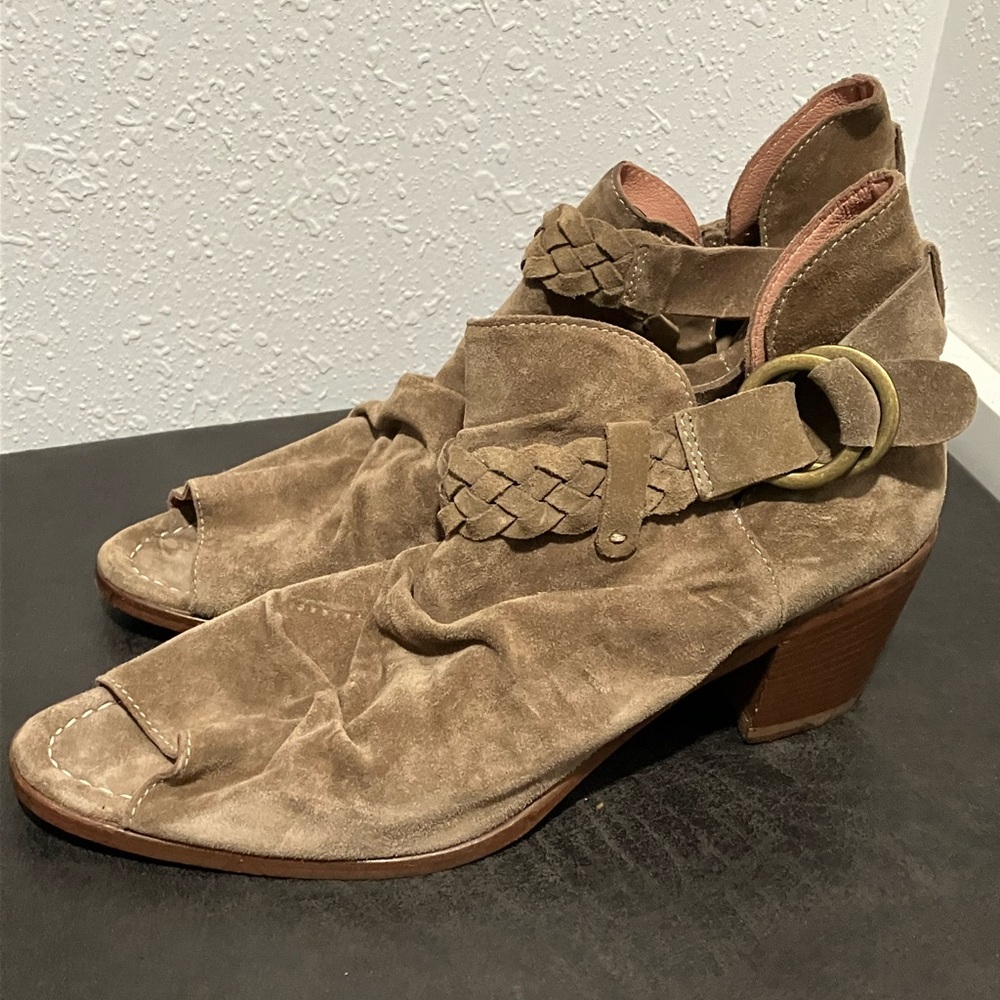 Sundance Booties With Open Toe And Heel Size 41 - image 5